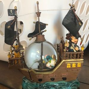 Disney Pirate Ship Snow Globe 🏴‍☠️